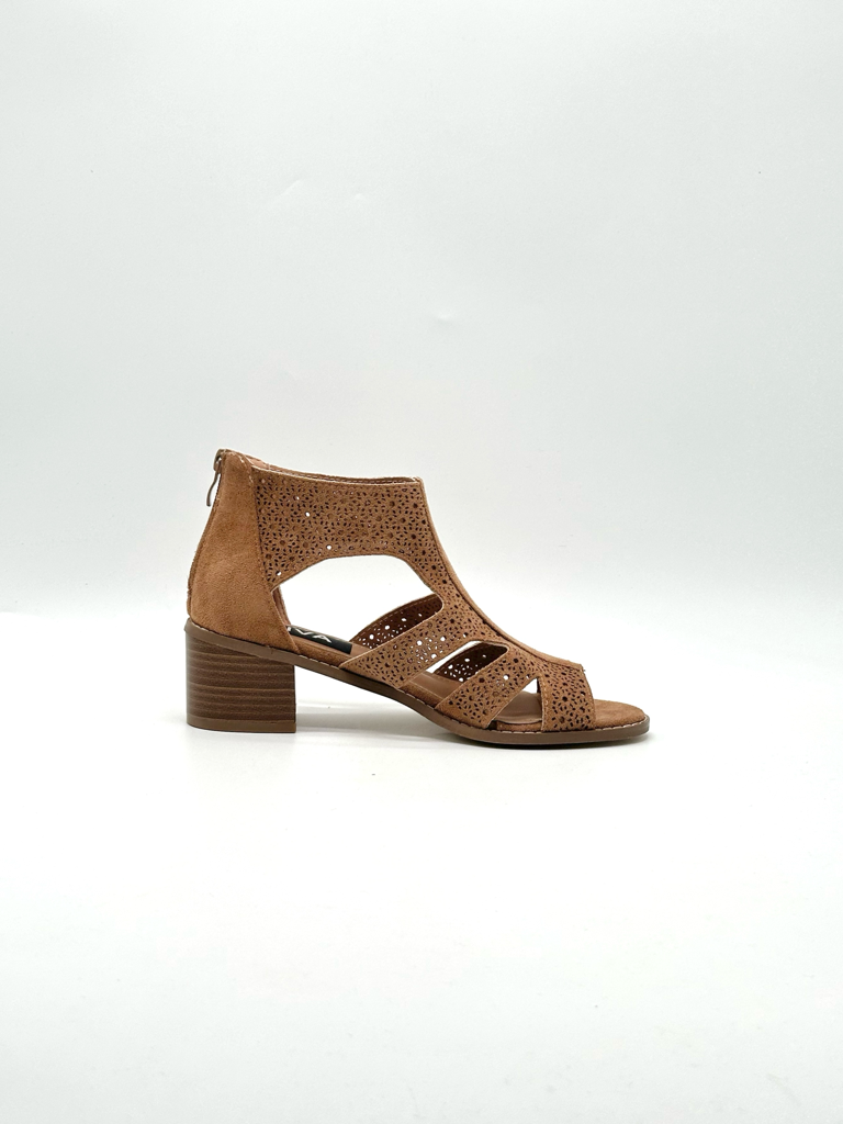 Perforated sandals a751