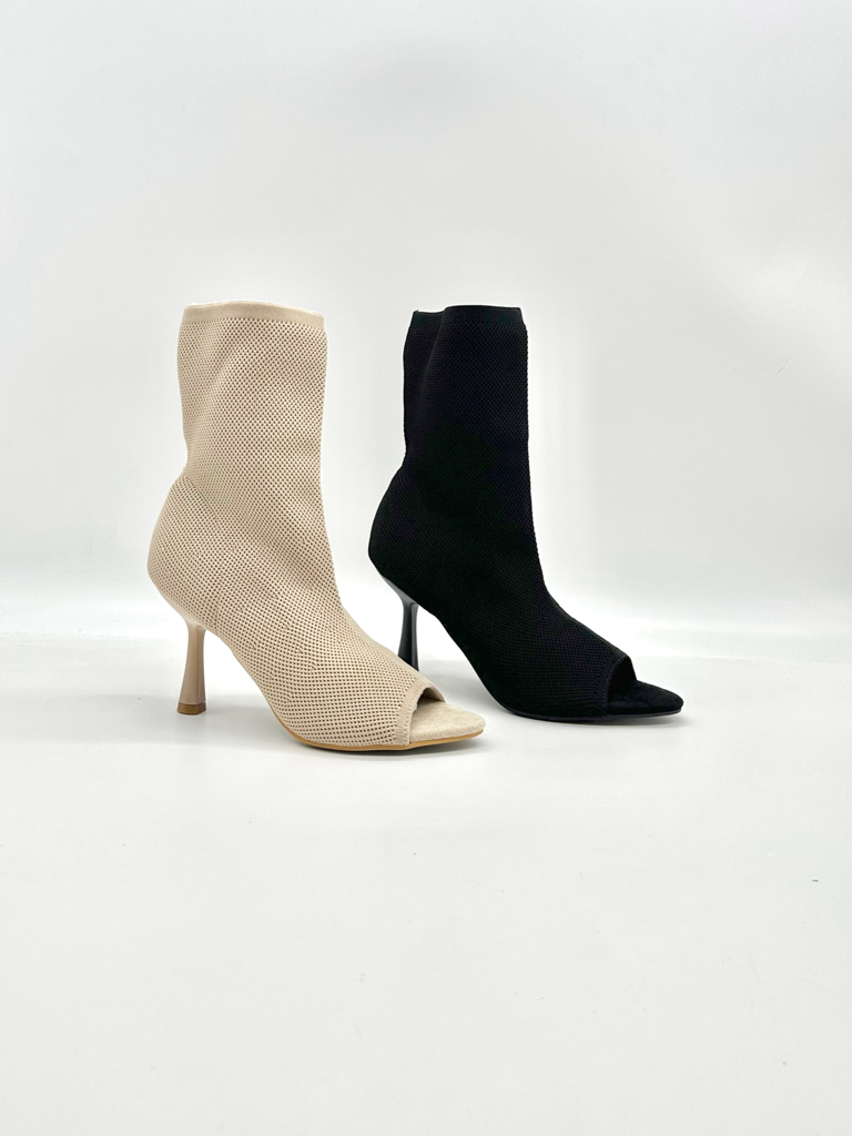 Spool heel ankle boots 99216
